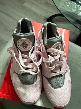 Nike Women’s Pink and Gray Huarache Running Sneakers